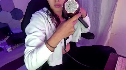 TORI AND MR. BEAR online show from 11/18/25, 12:20