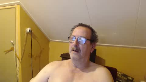 Snapshot of destelp chatting on 09/28/25, 06:57 destelp online show from 09/28/25, 06:57