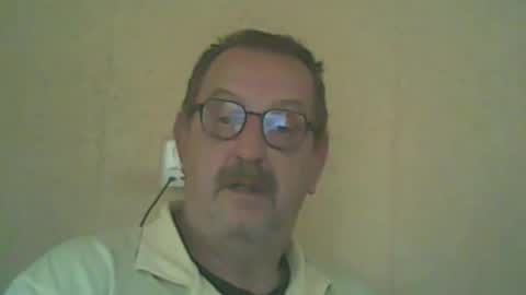Snapshot of destelp chatting on 10/12/25, 12:04 destelp online show from 10/12/25, 12:04