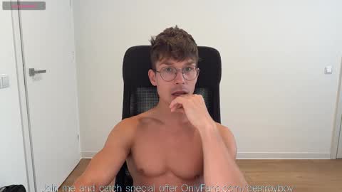 Snapshot of destroy_boy chatting on 10/06/25, 08:23 INSTAGRAM justmichaelross online show from 10/06/25, 08:23