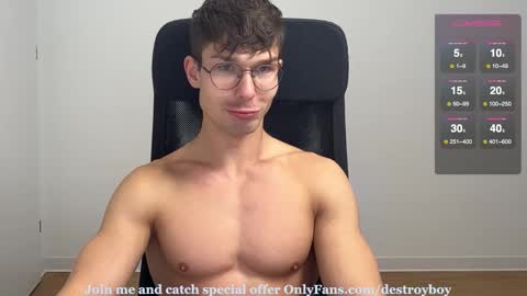 Snapshot of destroy_boy chatting on 11/20/25, 08:14 INSTAGRAM justmichaelross online show from 11/20/25, 08:14