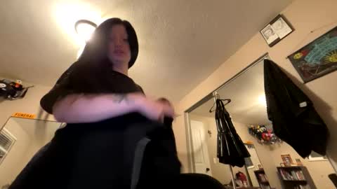 Snapshot of destroyliv chatting on 10/09/25, 03:26 Liv Vermillion online show from 10/09/25, 03:26