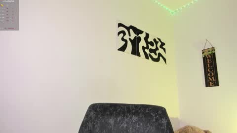 Snapshot of desty_y chatting on 10/17/25, 07:05 desty_y online show from 10/17/25, 07:05