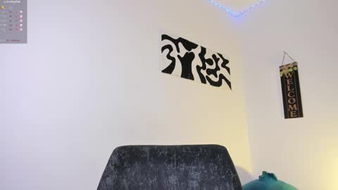 Snapshot of desty_y chatting on 11/13/25, 03:49 desty_y online show from 11/13/25, 03:49