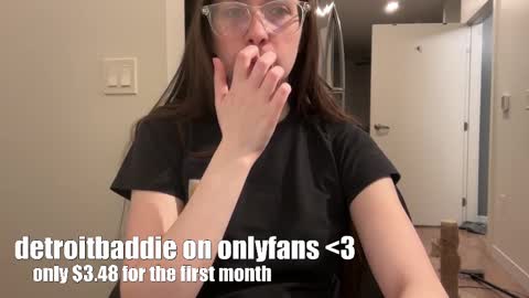 Snapshot of detroitbaddie chatting on 02/25/25, 04:21 detroitbaddie online show from 02/25/25, 04:21