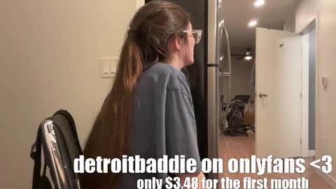 Snapshot of detroitbaddie chatting on 03/10/25, 12:18 detroitbaddie online show from 03/10/25, 12:18