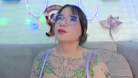 Snapshot of deva_blue chatting on 12/08/24, 05:50 Deva Blue online show from 12/08/24, 05:50