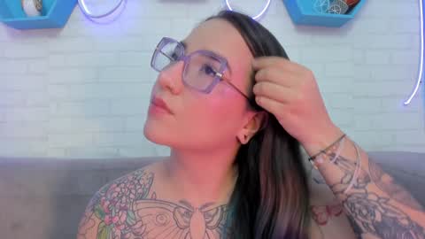 Snapshot of deva_blue chatting on 01/20/25, 07:47 Deva Blue online show from 01/20/25, 07:47