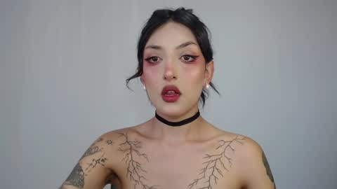 Snapshot of devil_blood chatting on 01/18/25, 06:10 Angel Boo and Adrian online show from 01/18/25, 06:10