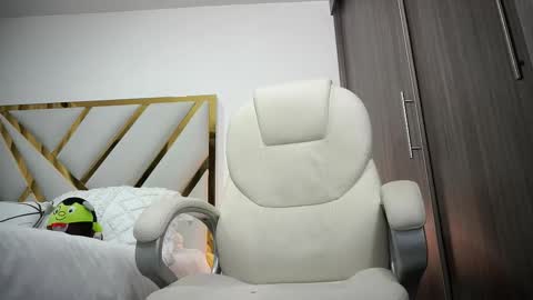 Devin Hunter online show from 09/17/25, 01:07