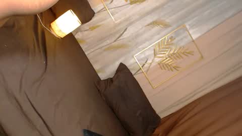 Snapshot of devoncummer chatting on 10/19/25, 09:43 rhiane online show from 10/19/25, 09:43