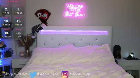 Snapshot of devynreign chatting on 11/15/25, 06:22 Devyn Reign online show from 11/15/25, 06:22