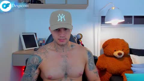 Snapshot of deymon_scott chatting on 02/15/25, 11:36 JULIAN online show from 02/15/25, 11:36