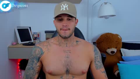 Snapshot of deymon_scott chatting on 02/25/25, 01:20 JULIAN online show from 02/25/25, 01:20