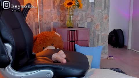 Snapshot of deymon_scott chatting on 09/19/25, 03:34 JULIAN online show from 09/19/25, 03:34