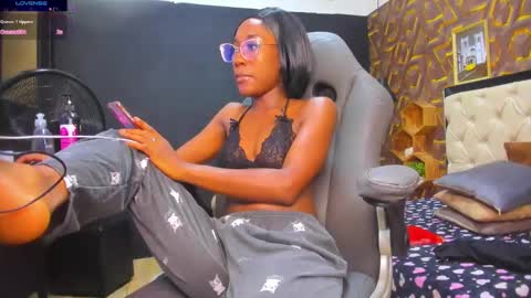 Snapshot of deyy_madisson chatting on 01/26/25, 05:45 Madisson online show from 01/26/25, 05:45