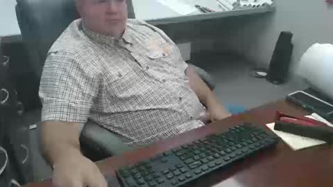 Snapshot of dgravesjlroberts chatting on 10/16/25, 10:49 justme online show from 10/16/25, 10:49