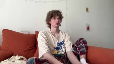 Snapshot of di_n_alex chatting on 10/08/25, 08:45 Di Alex online show from 10/08/25, 08:45