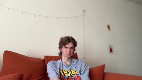 Snapshot of di_n_alex chatting on 10/09/25, 09:18 Di Alex online show from 10/09/25, 09:18