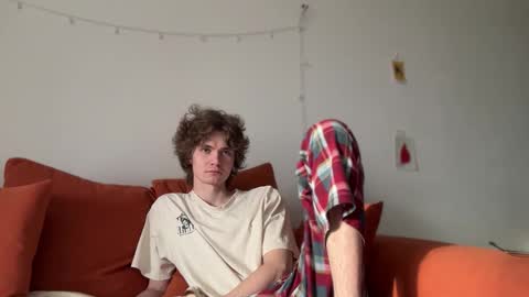 Snapshot of di_n_alex chatting on 10/10/25, 12:26 Di Alex online show from 10/10/25, 12:26