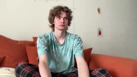 Snapshot of di_n_alex chatting on 10/11/25, 10:14 Di Alex online show from 10/11/25, 10:14