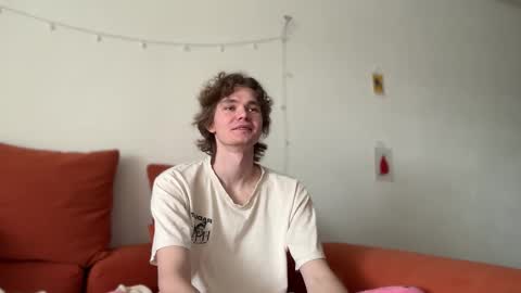 Snapshot of di_n_alex chatting on 10/15/25, 08:36 Di Alex online show from 10/15/25, 08:36