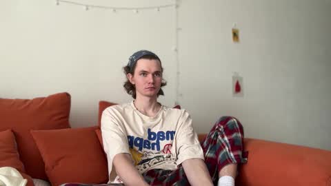 Snapshot of di_n_alex chatting on 10/17/25, 09:01 Di Alex online show from 10/17/25, 09:01