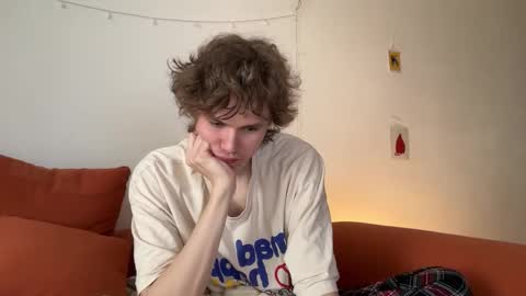 Snapshot of di_n_alex chatting on 10/22/25, 09:09 Di Alex online show from 10/22/25, 09:09