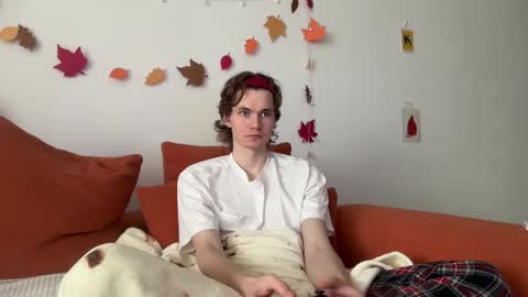 Snapshot of di_n_alex chatting on 10/29/25, 09:00 Di Alex online show from 10/29/25, 09:00