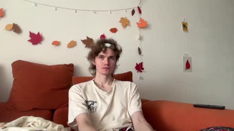 Snapshot of di_n_alex chatting on 10/31/25, 09:32 Di Alex online show from 10/31/25, 09:32