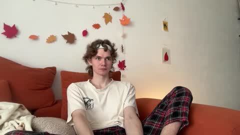 Snapshot of di_n_alex chatting on 11/07/25, 08:25 Di Alex online show from 11/07/25, 08:25