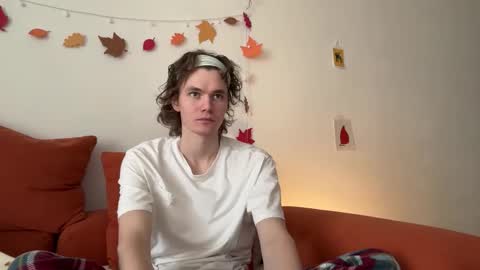 Snapshot of di_n_alex chatting on 11/14/25, 09:30 Di Alex online show from 11/14/25, 09:30