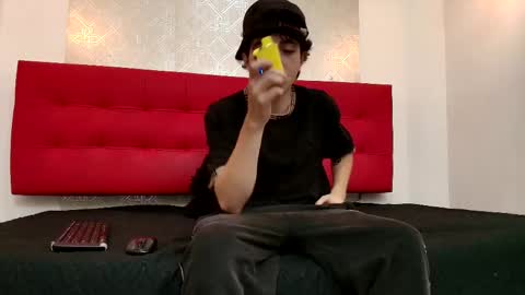 Snapshot of dia_fax18 chatting on 09/22/25, 11:45 online show from 09/22/25, 11:45