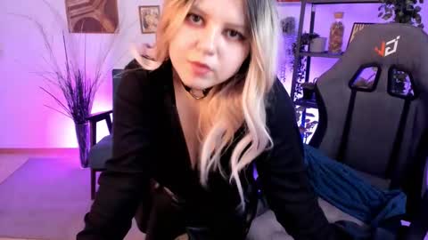 Snapshot of diaangell chatting on 03/11/25, 08:53 Dia online show from 03/11/25, 08:53