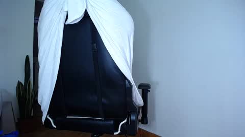 Snapshot of diamond_black00 chatting on 01/09/25, 10:31 MaSSimo online show from 01/09/25, 10:31