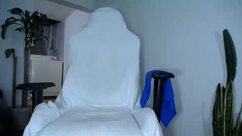 Snapshot of diamond_black00 chatting on 02/12/25, 12:37 MaSSimo online show from 02/12/25, 12:37
