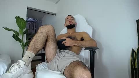 Snapshot of diamond_black00 chatting on 10/18/25, 10:10 MaSSimo online show from 10/18/25, 10:10