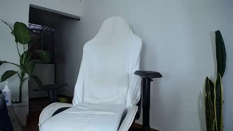 Snapshot of diamond_black00 chatting on 11/13/25, 08:52 MaSSimo online show from 11/13/25, 08:52