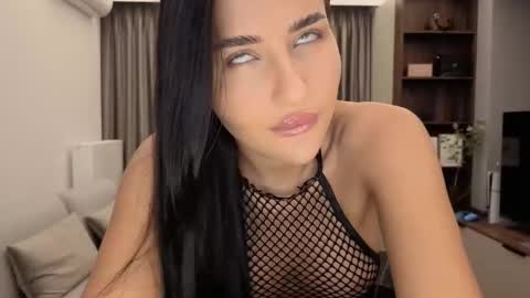 Iris online show from 10/06/25, 07:44