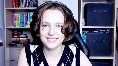 diana_back3 online show from 10/03/25, 04:26