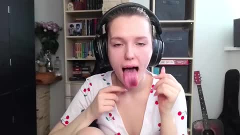 diana_back3 online show from 10/30/25, 07:21