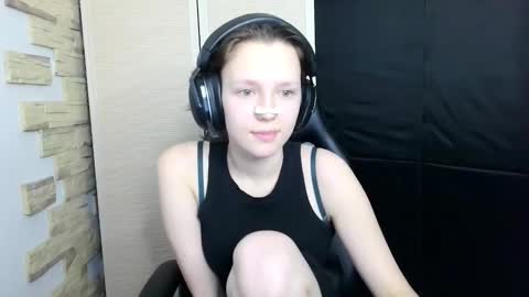 diana_back3 online show from 11/16/25, 12:22