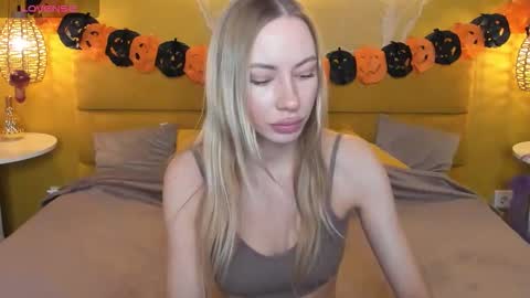 Diana  online show from 10/31/25, 01:39