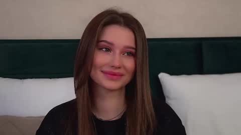 Snapshot of dianabecker chatting on 10/08/25, 10:57 Diana online show from 10/08/25, 10:57