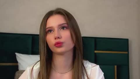 Snapshot of dianabecker chatting on 10/17/25, 06:27 Diana online show from 10/17/25, 06:27