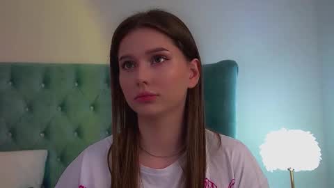 Snapshot of dianabecker chatting on 11/05/25, 06:46 Diana online show from 11/05/25, 06:46