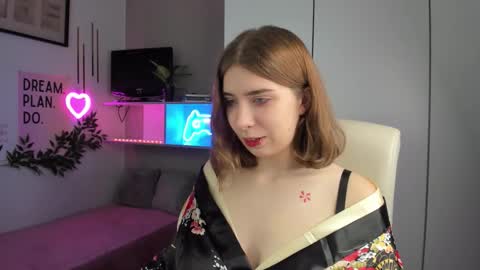 Snapshot of dianagalaxy chatting on 09/19/25, 01:45 Diana online show from 09/19/25, 01:45