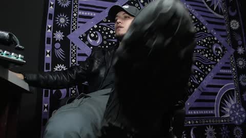 Snapshot of dicaprioo_ chatting on 02/05/25, 12:31 DICAPRIO online show from 02/05/25, 12:31