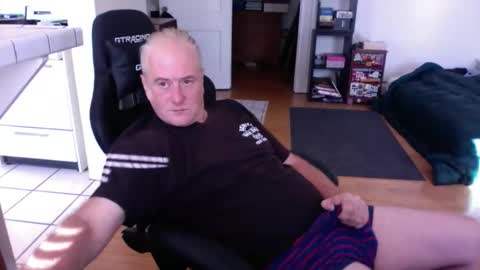 Snapshot of dickflasher5 chatting on 10/10/25, 03:22 Richard Fleischer online show from 10/10/25, 03:22