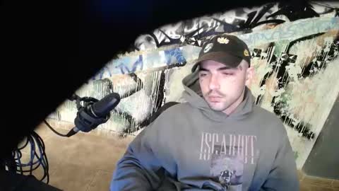 Snapshot of didismurf02 chatting on 11/15/25, 11:32 didismurf02 online show from 11/15/25, 11:32